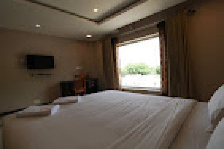 Golden Gateway ( Stay with Comfort ) in Vellore - Vellore Ads