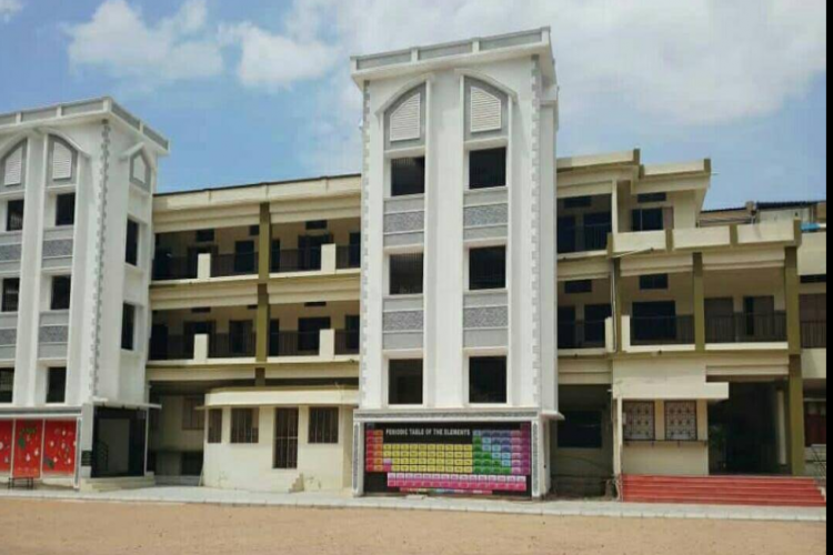 Holy Cross Matriculation Higher Secondary School in Vellore - Vellore Ads